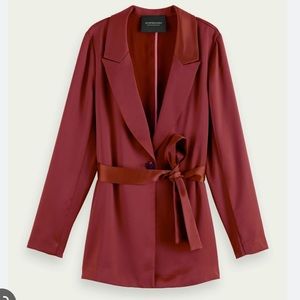 Scotch & Soda - Printed belted single-breasted blazer in Ruby Red